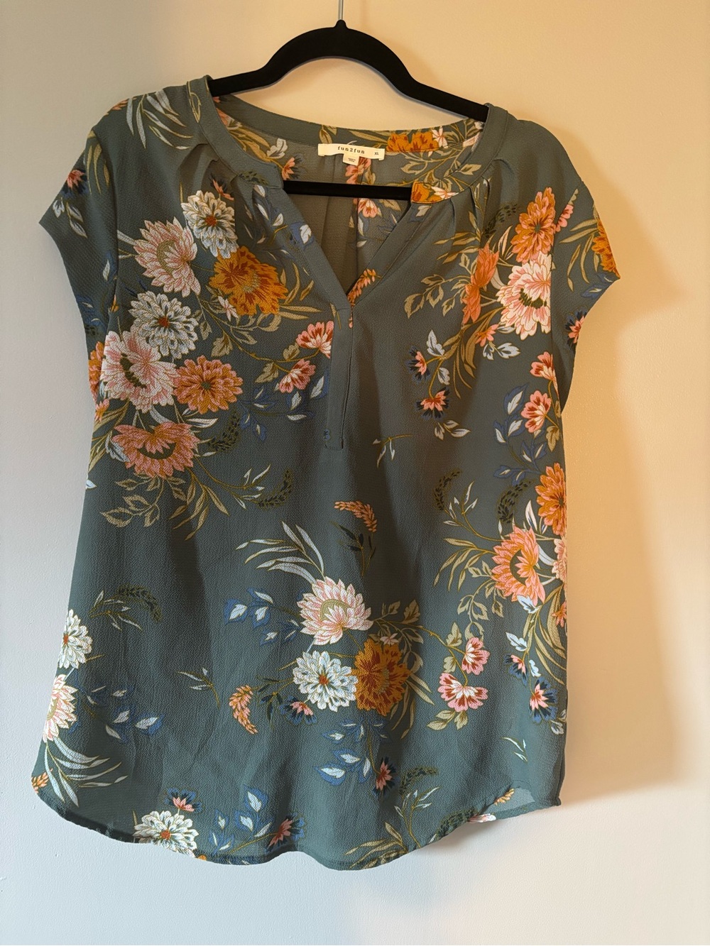Fun2Fun-XL Floral Split-Neck Cap-Sleeve Blouse in deep Green